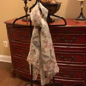 New H & M Delicate Cream Floral Large Scarf